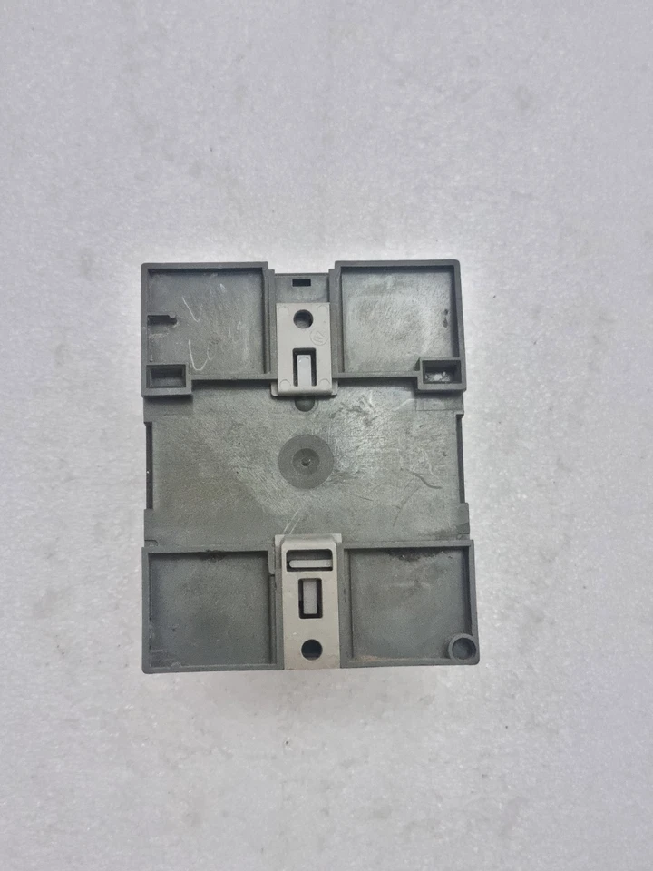 SIEMENS 6ED1052-1MD00-0BA5 LOGO 12/24RC DC 12/24V (USED CONDITION)